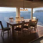 The View **** * Račišće