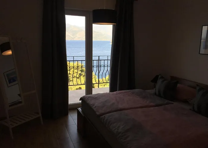 The View **** * Račišće