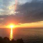 The View **** * Račišće