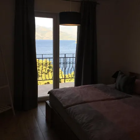 The View **** * Račišće