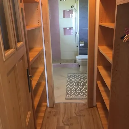 The View **** アパート Račišće