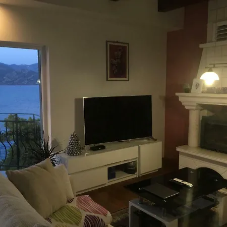 The View **** * Račišće