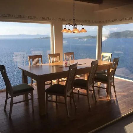 The View **** * Račišće